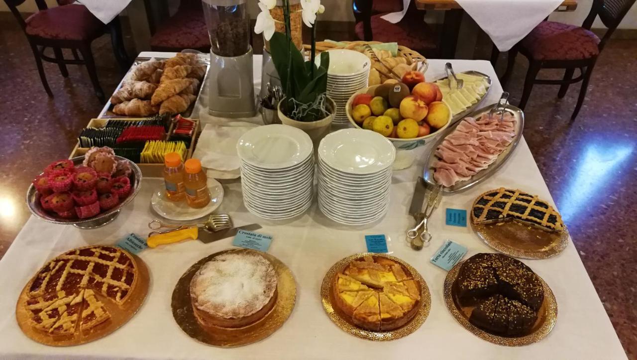 Hotel AB Baretta Legnaro Buitenkant foto